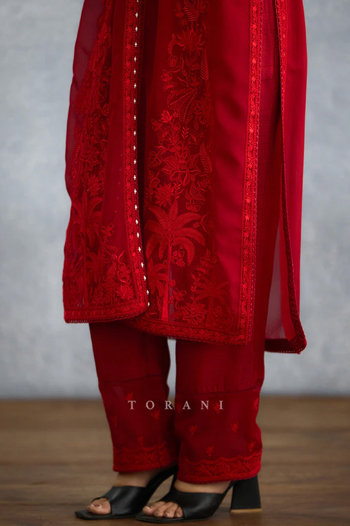 Surkh Udita Kurta Set