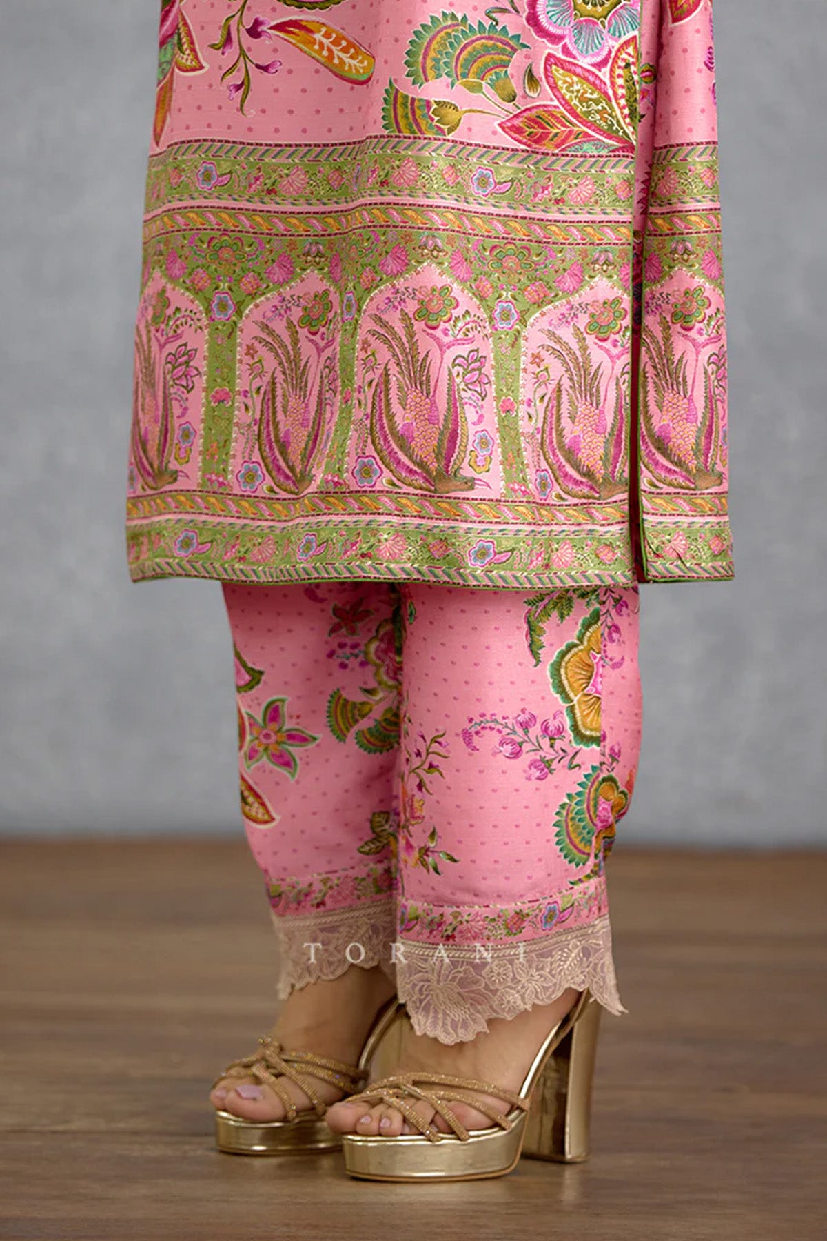 Pankaja Meha Anvita Kurta Set