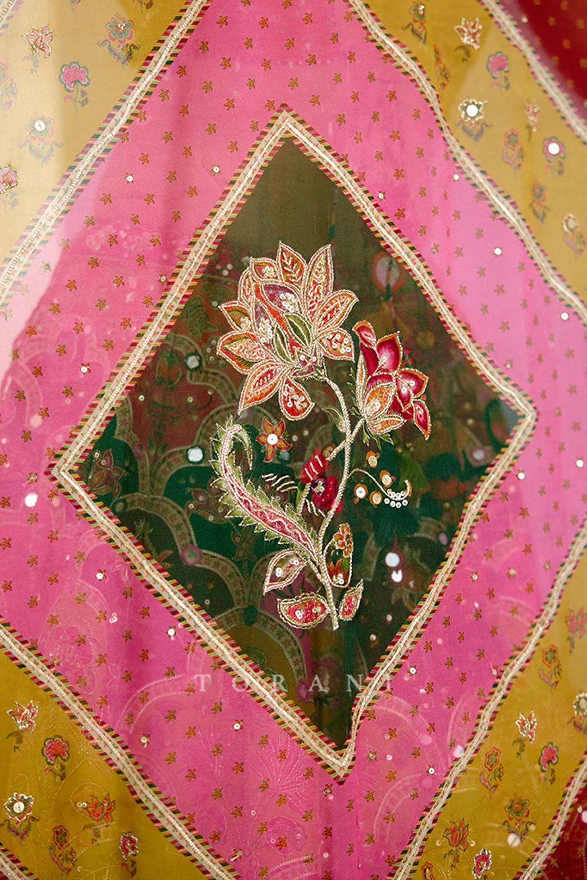 Chitrangi Aarini Lehenga Set