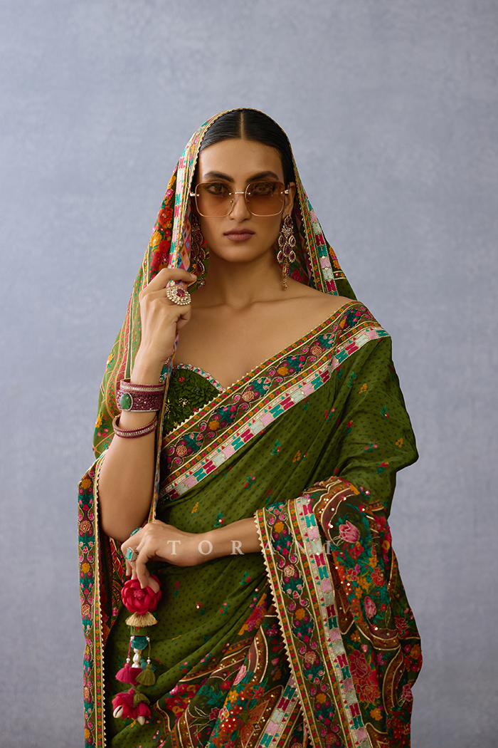 Dil Saaz Ami Saree