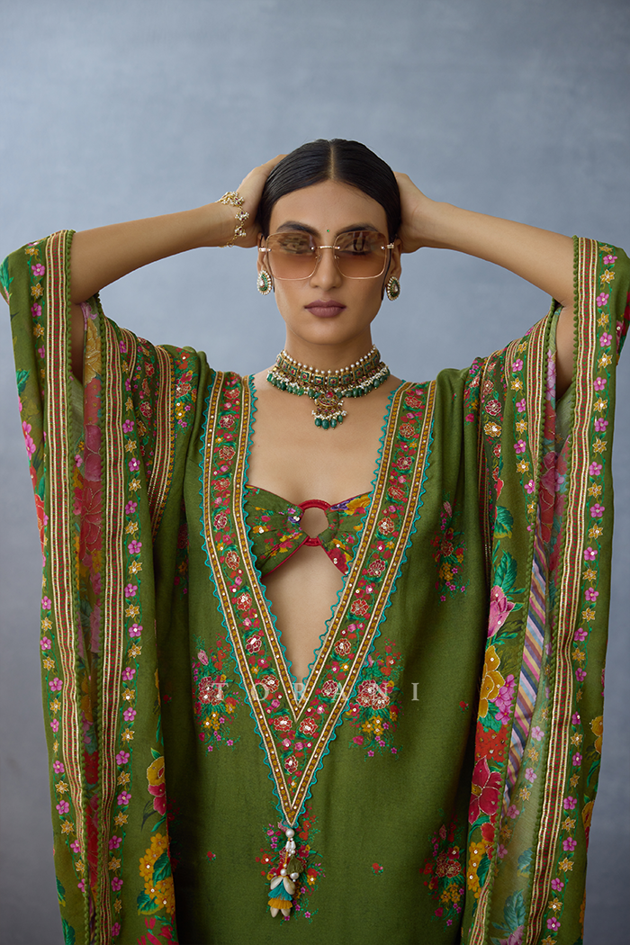 Dil Saaz Sanaz Kaftan Set