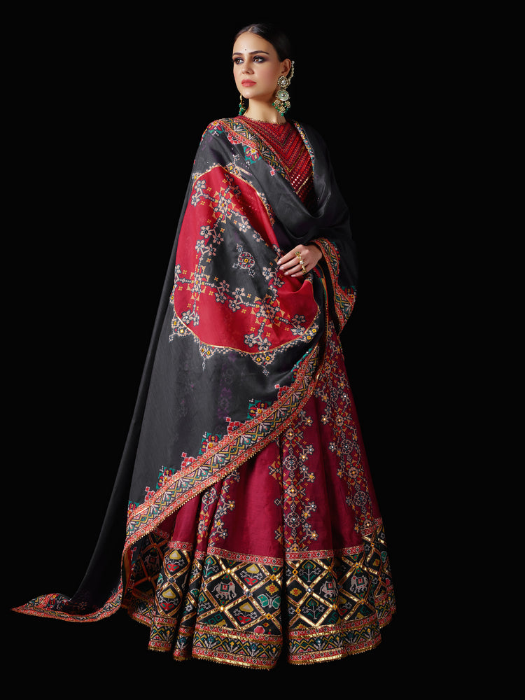 Surkh Lehenga