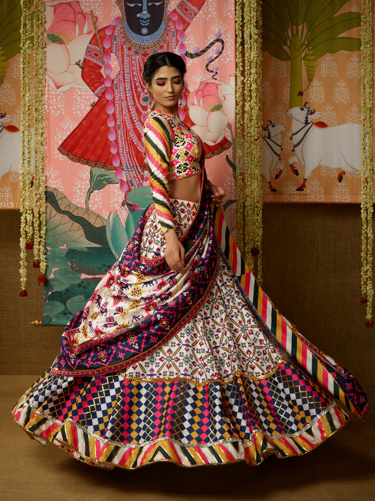 Sarmaya Lehenga