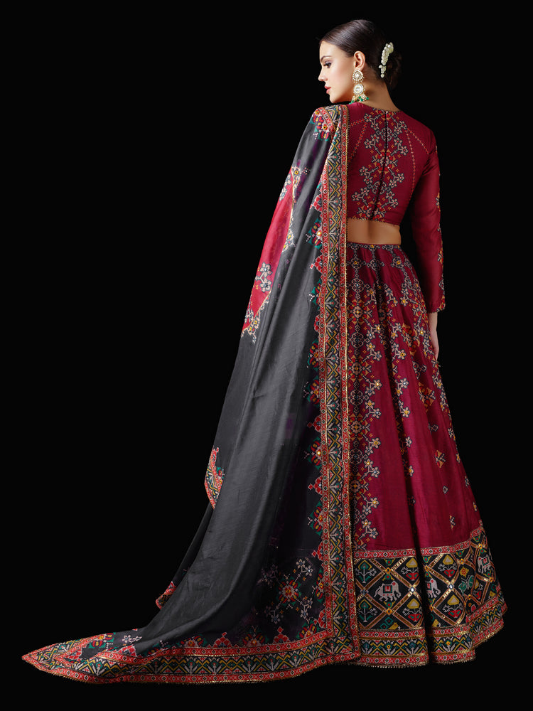 Surkh Lehenga