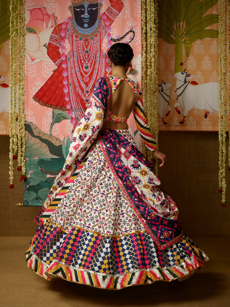 Sarmaya Lehenga