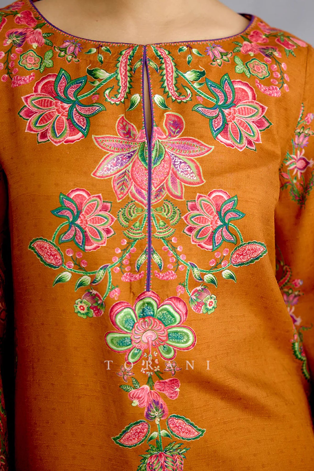 Komudika Aadhavi Kurta Set