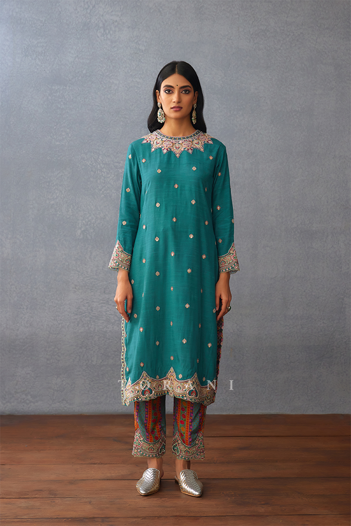 Dil Nawaz urvi kurta Set