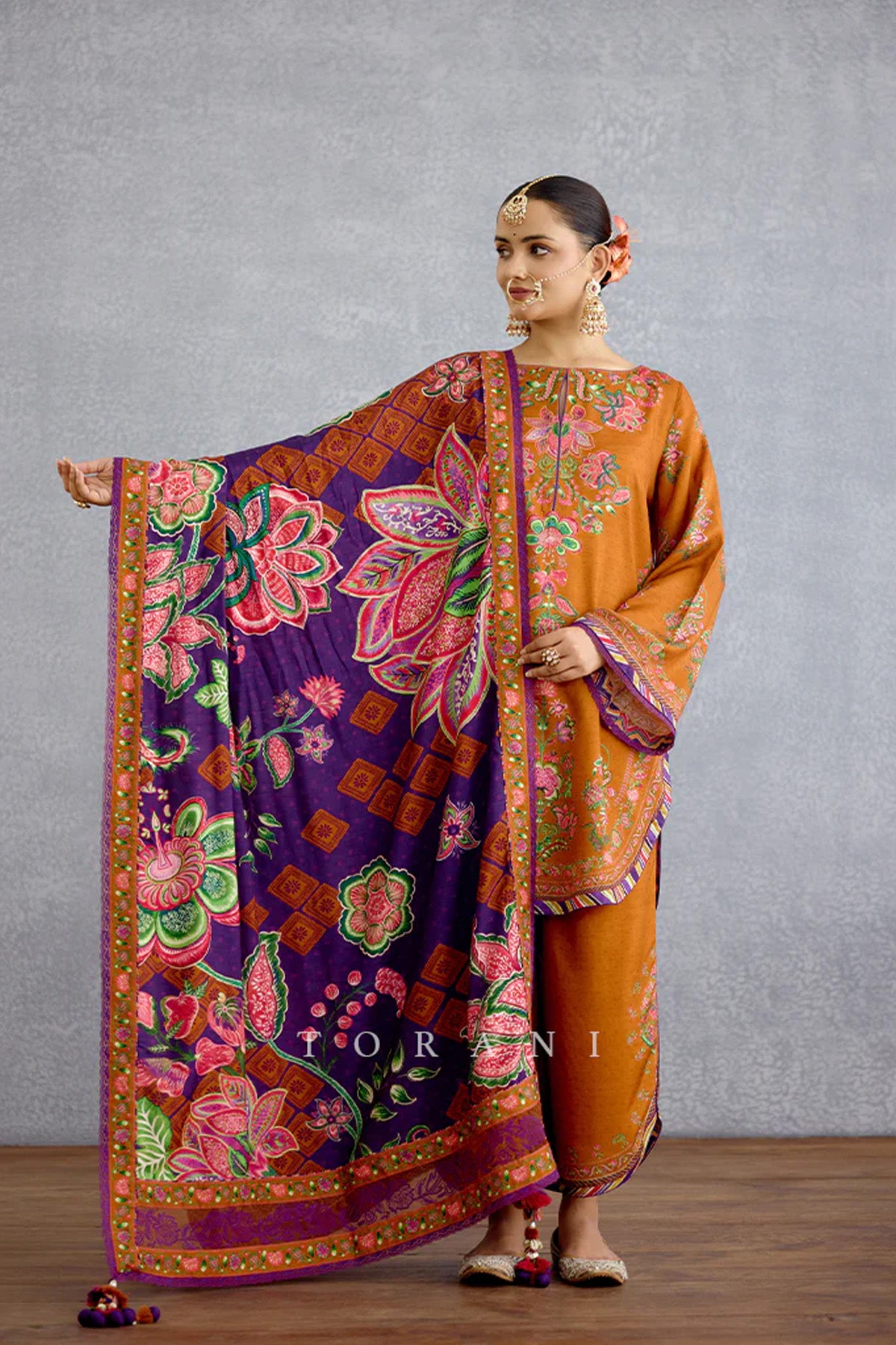 Komudika Aadhavi Kurta Set