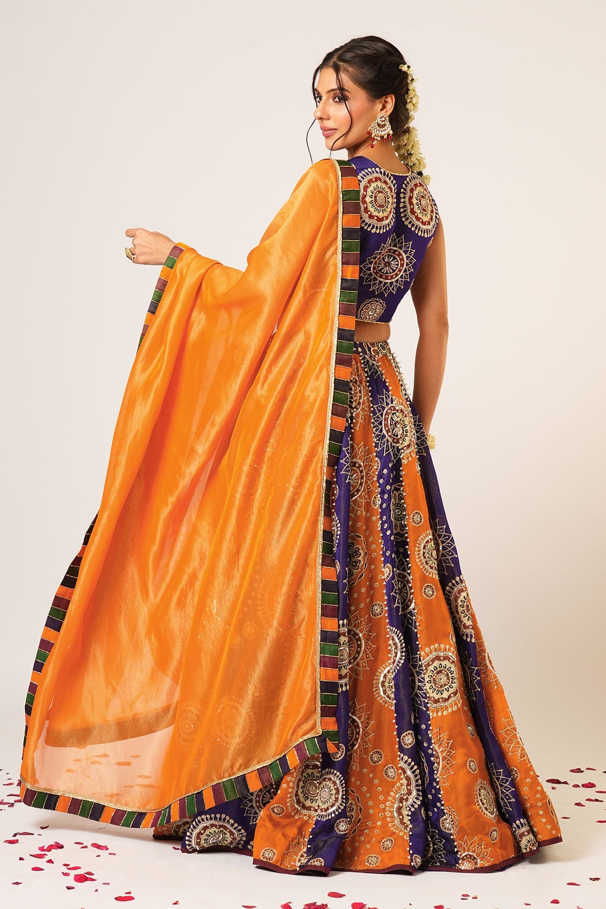 GOLAKAARI LEHENGA