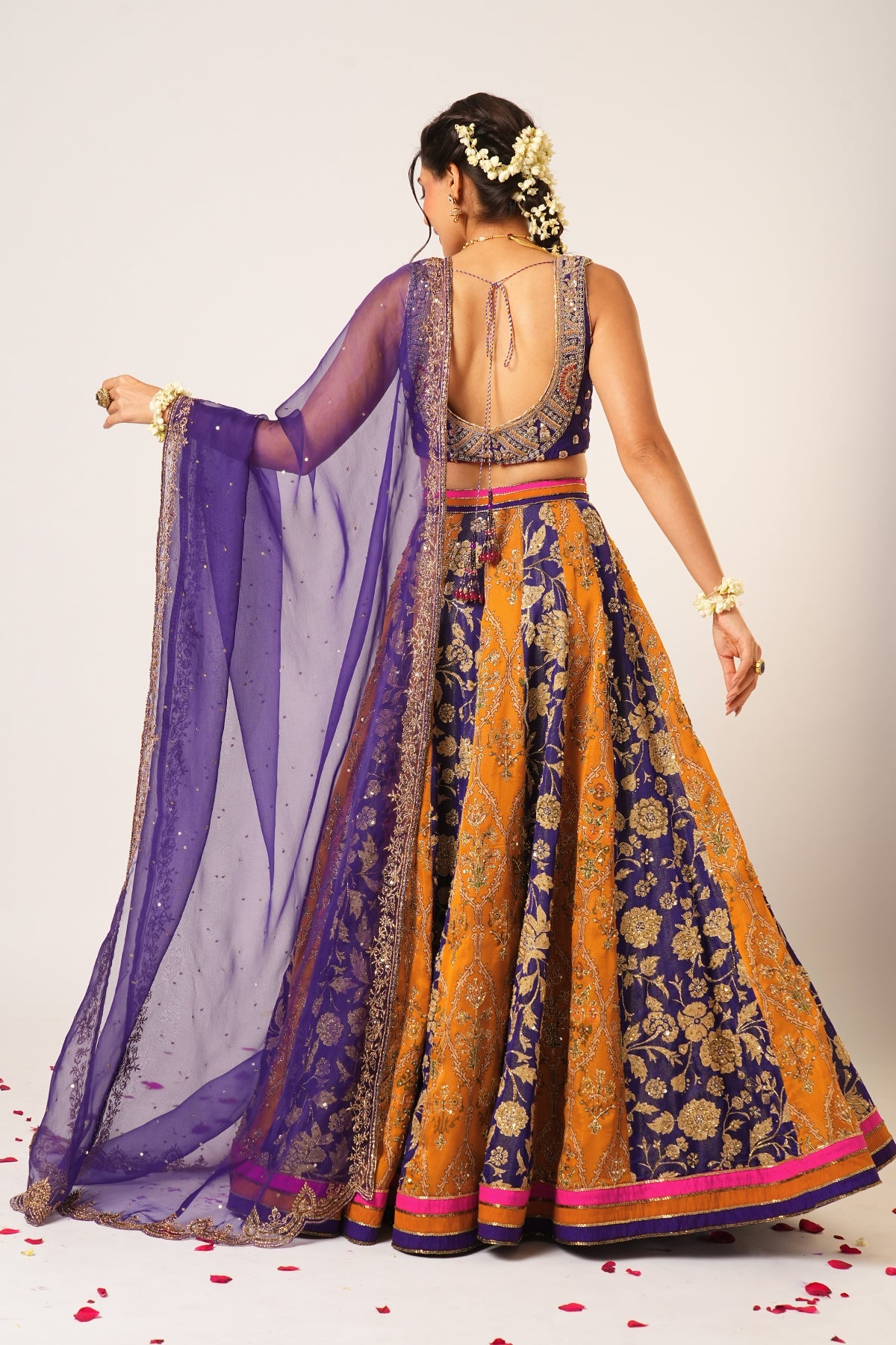 MENAKA LEHENGA