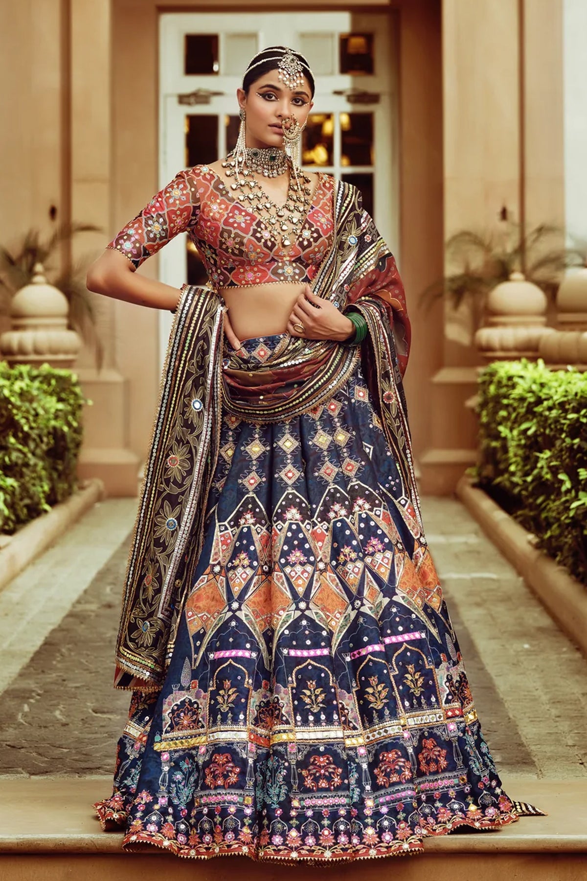 Mahnur Lehenga