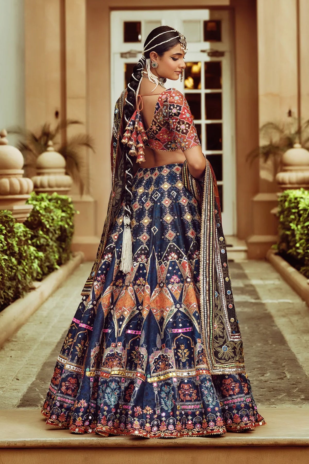 Mahnur Lehenga