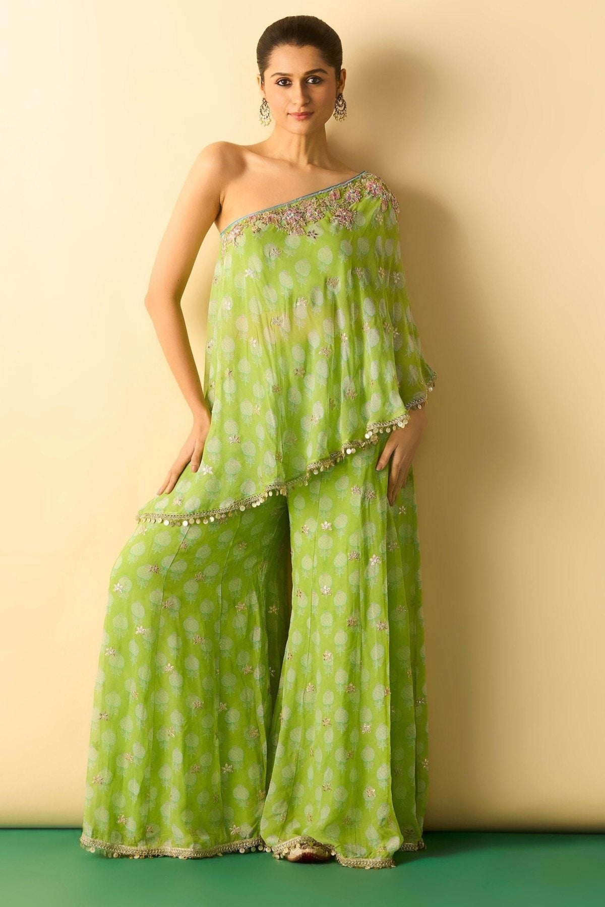 chhavi one shoulder set