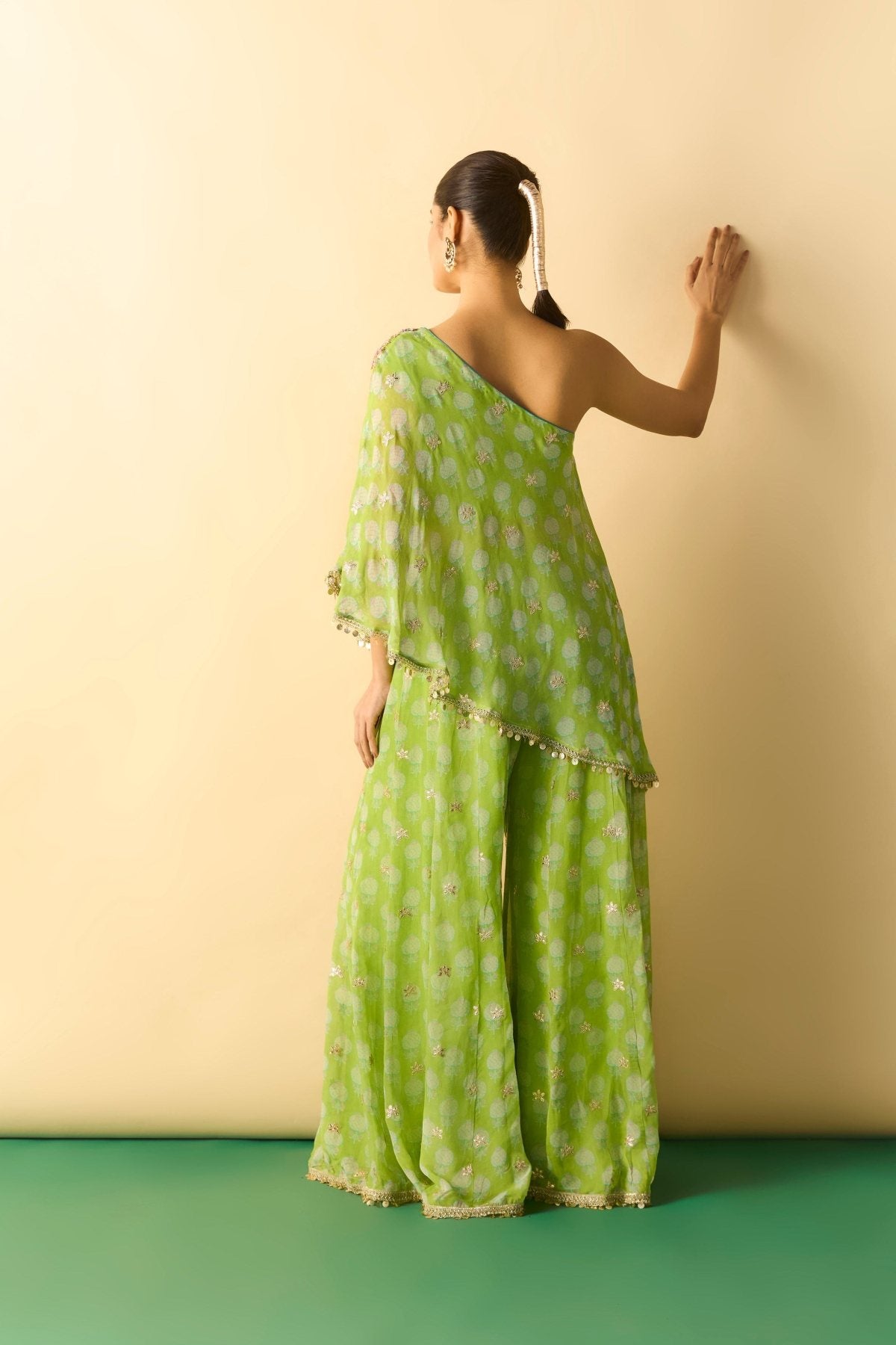 chhavi one shoulder set
