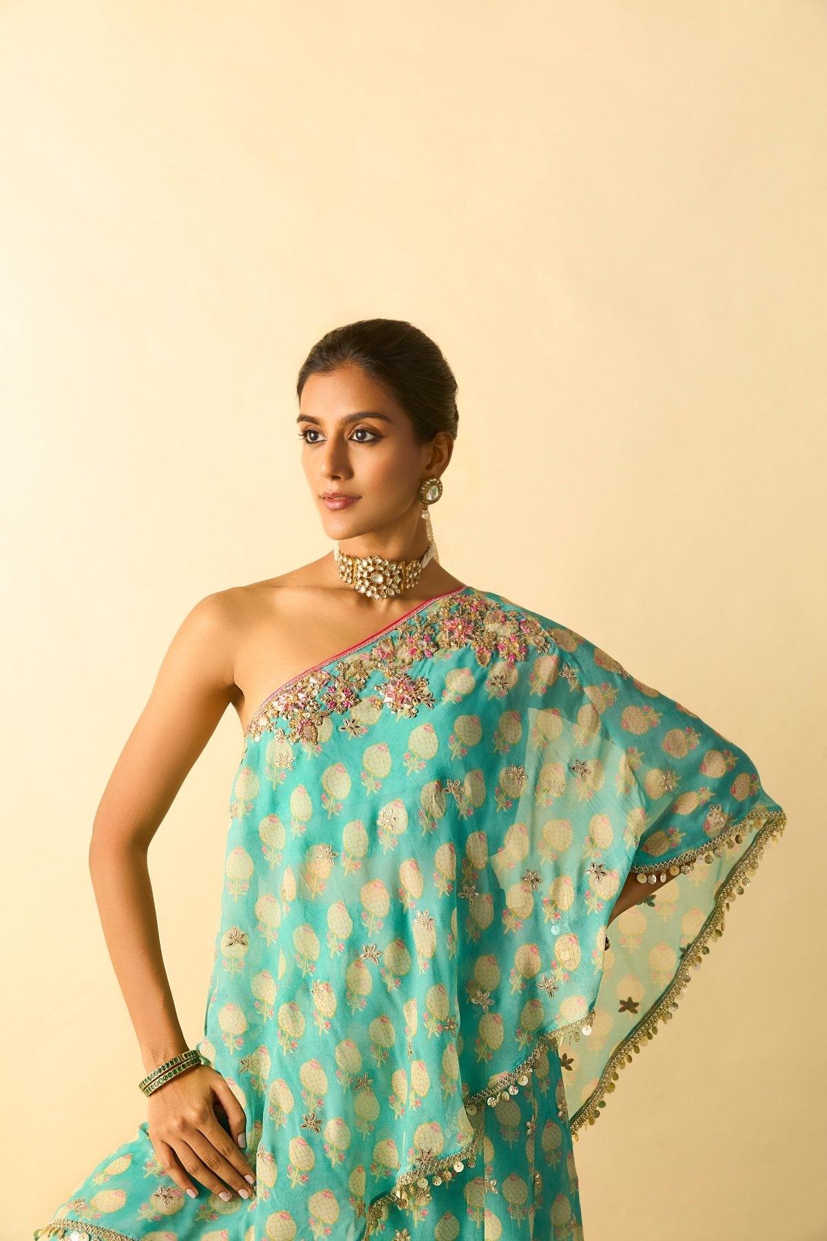 chhavi one shoulder set