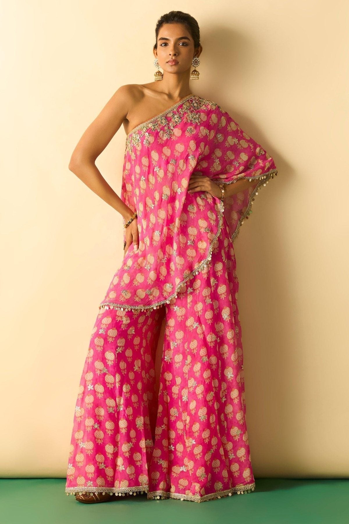 chhavi one shoulder set