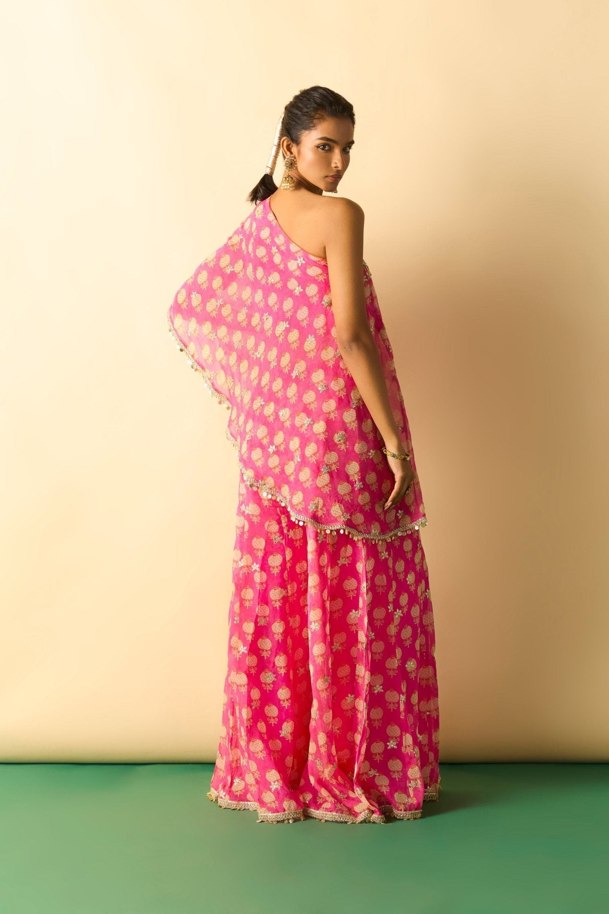 chhavi one shoulder set