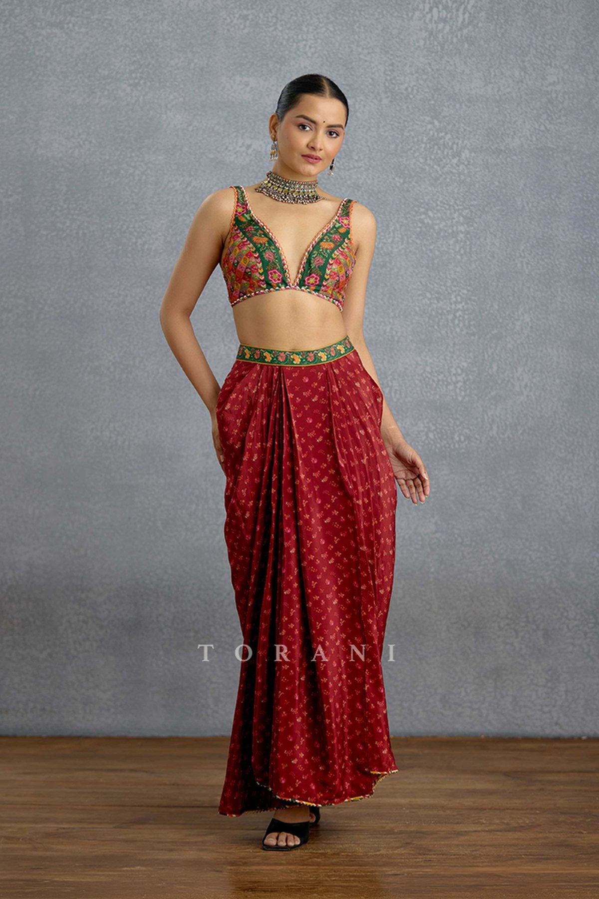 Chitrangi Gulrang Cape Set