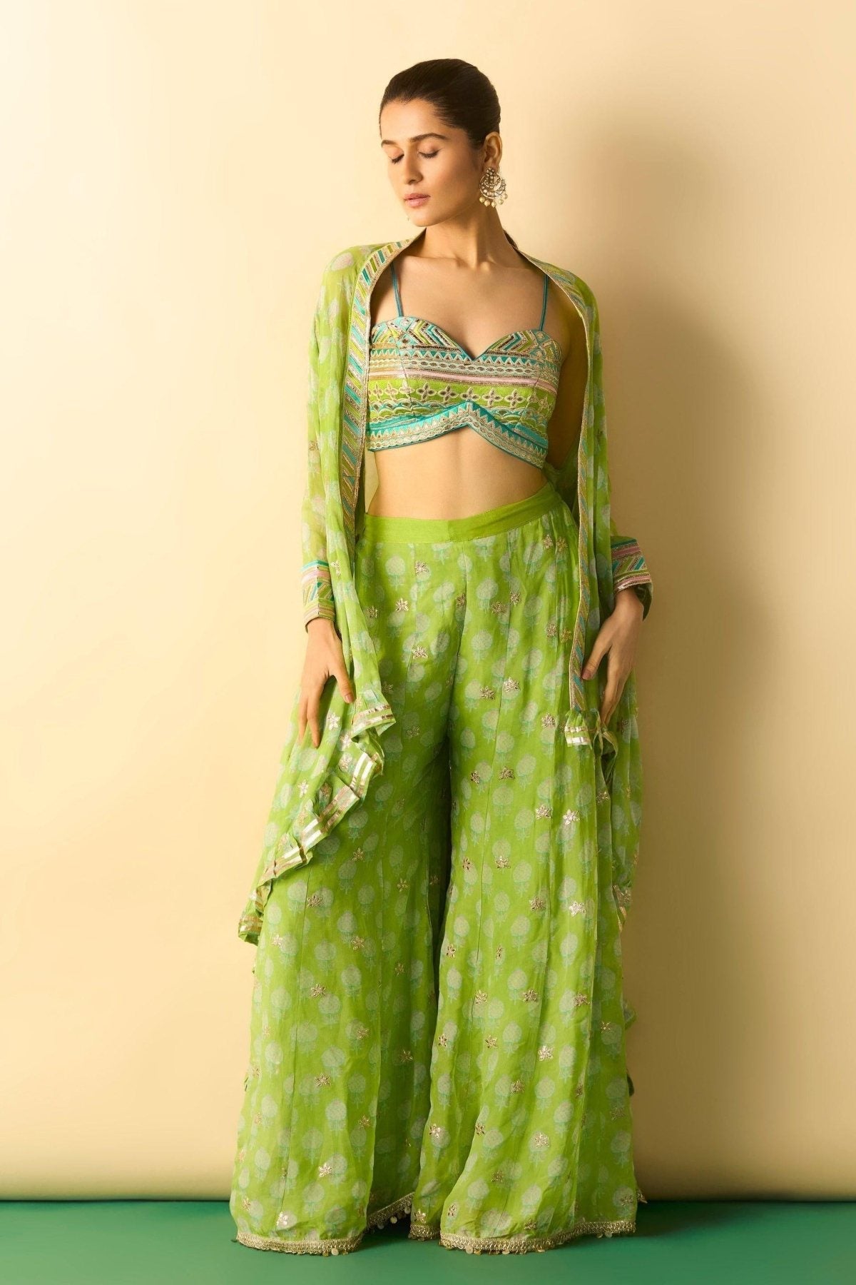 Dharika Cape Set