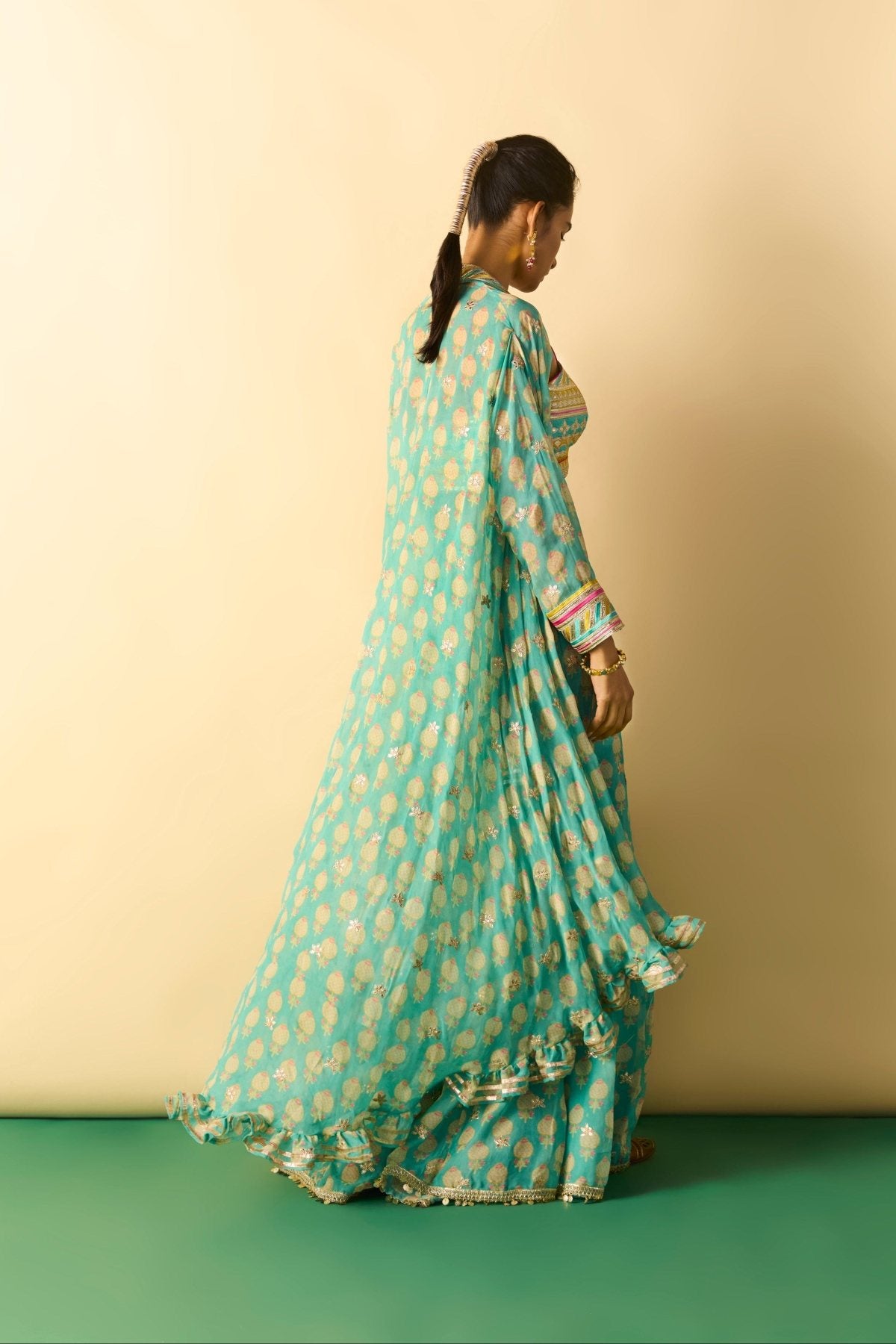 Dharika Cape Set