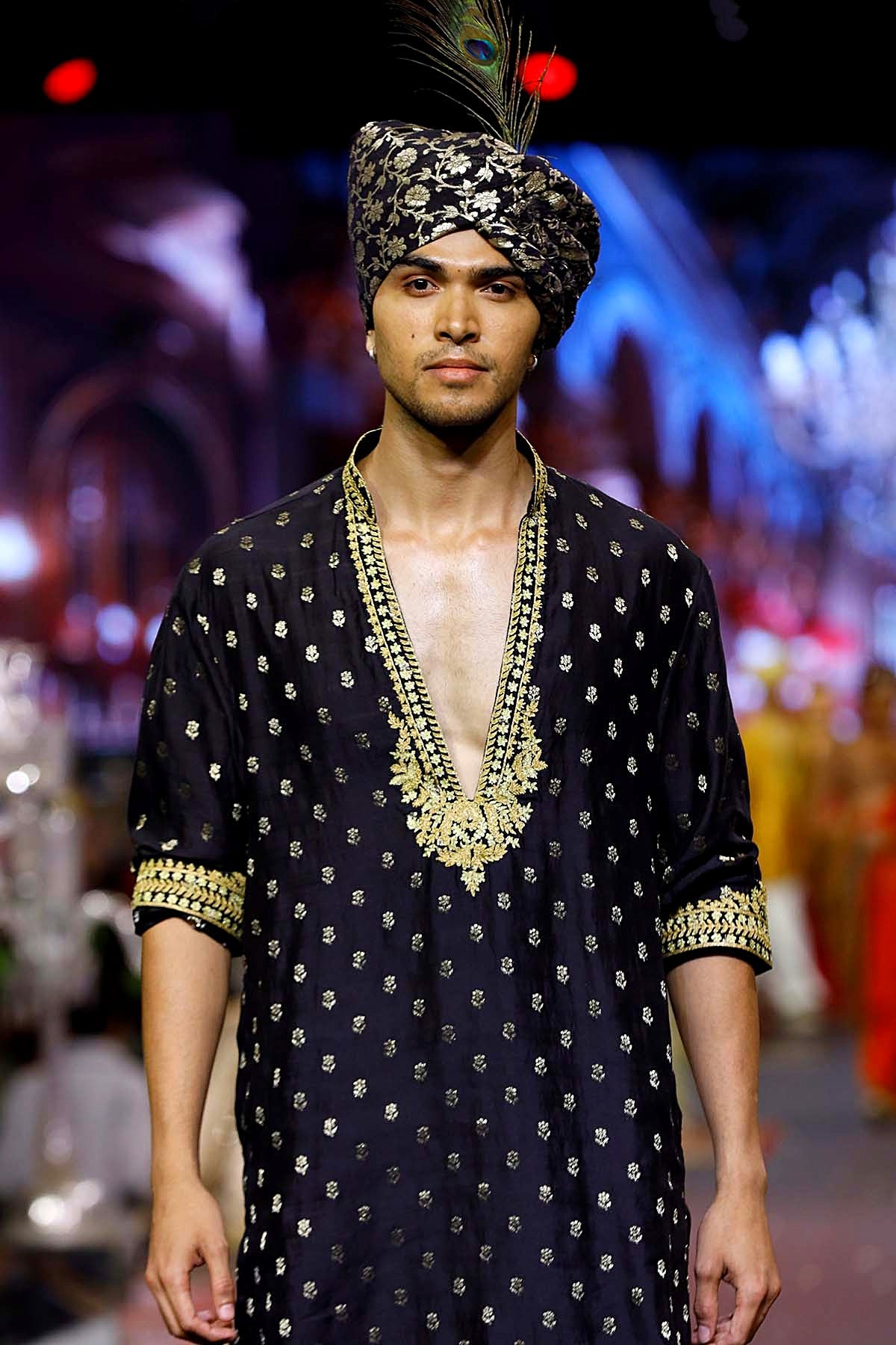 Zarvansh Noir Kurta Set