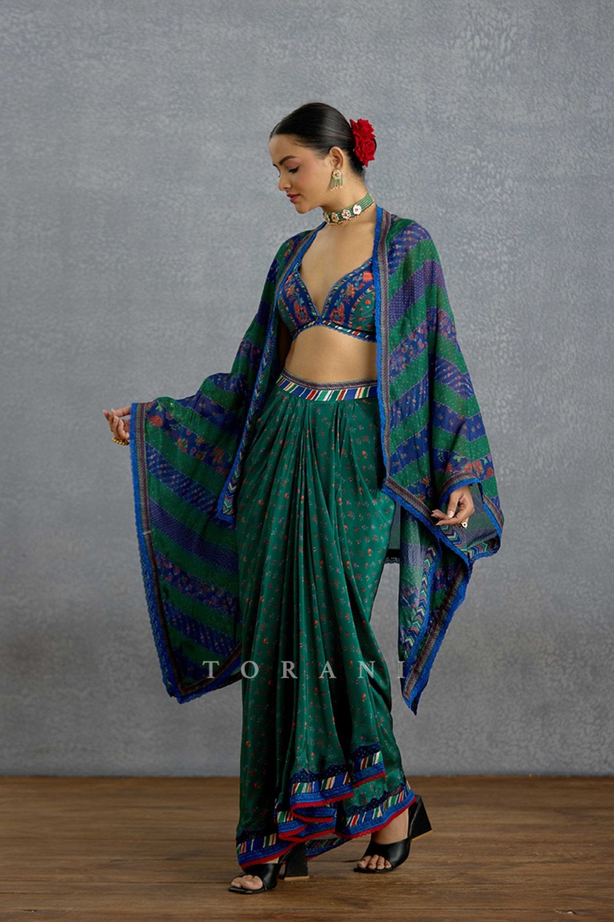 Mayurakshi Neelrang Cape Set