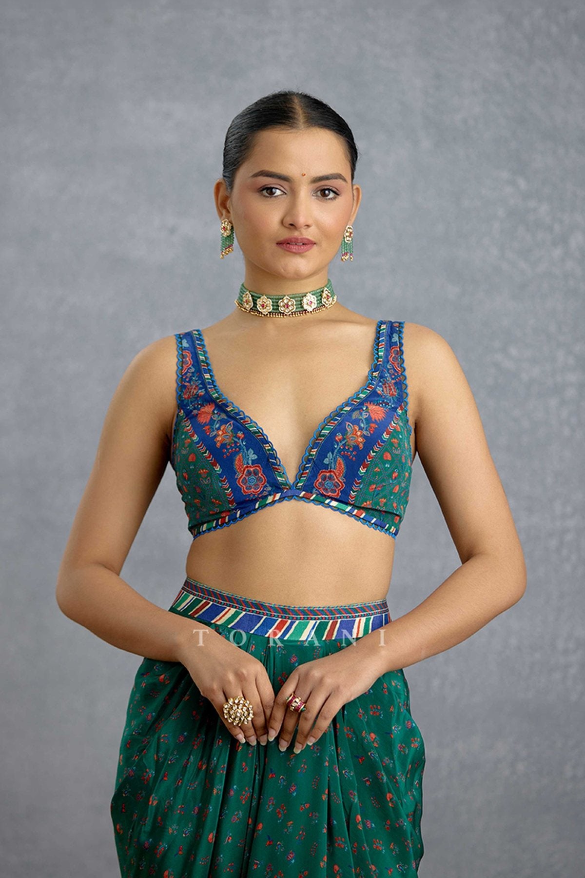 Mayurakshi Neelrang Cape Set