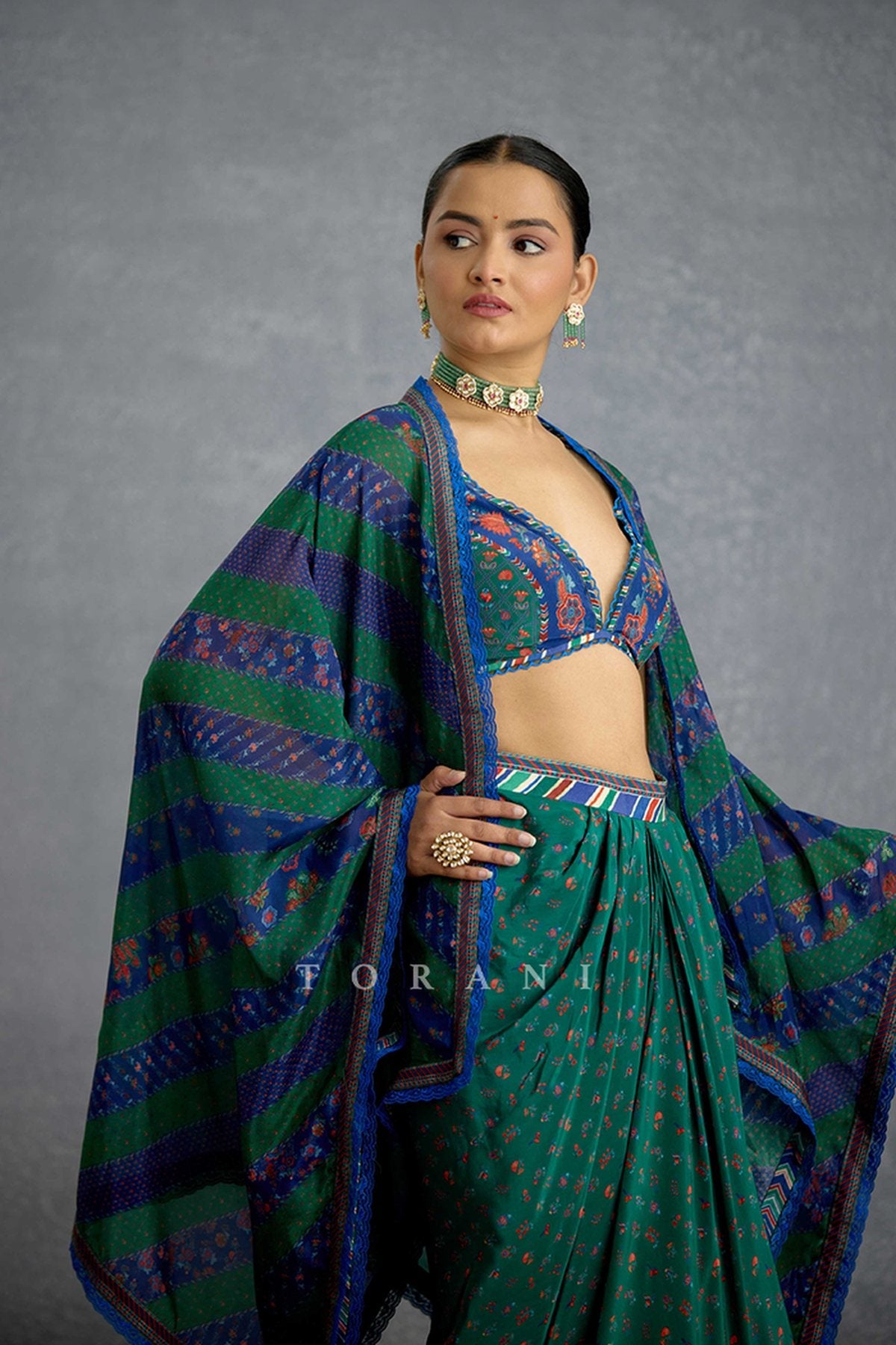 Mayurakshi Neelrang Cape Set