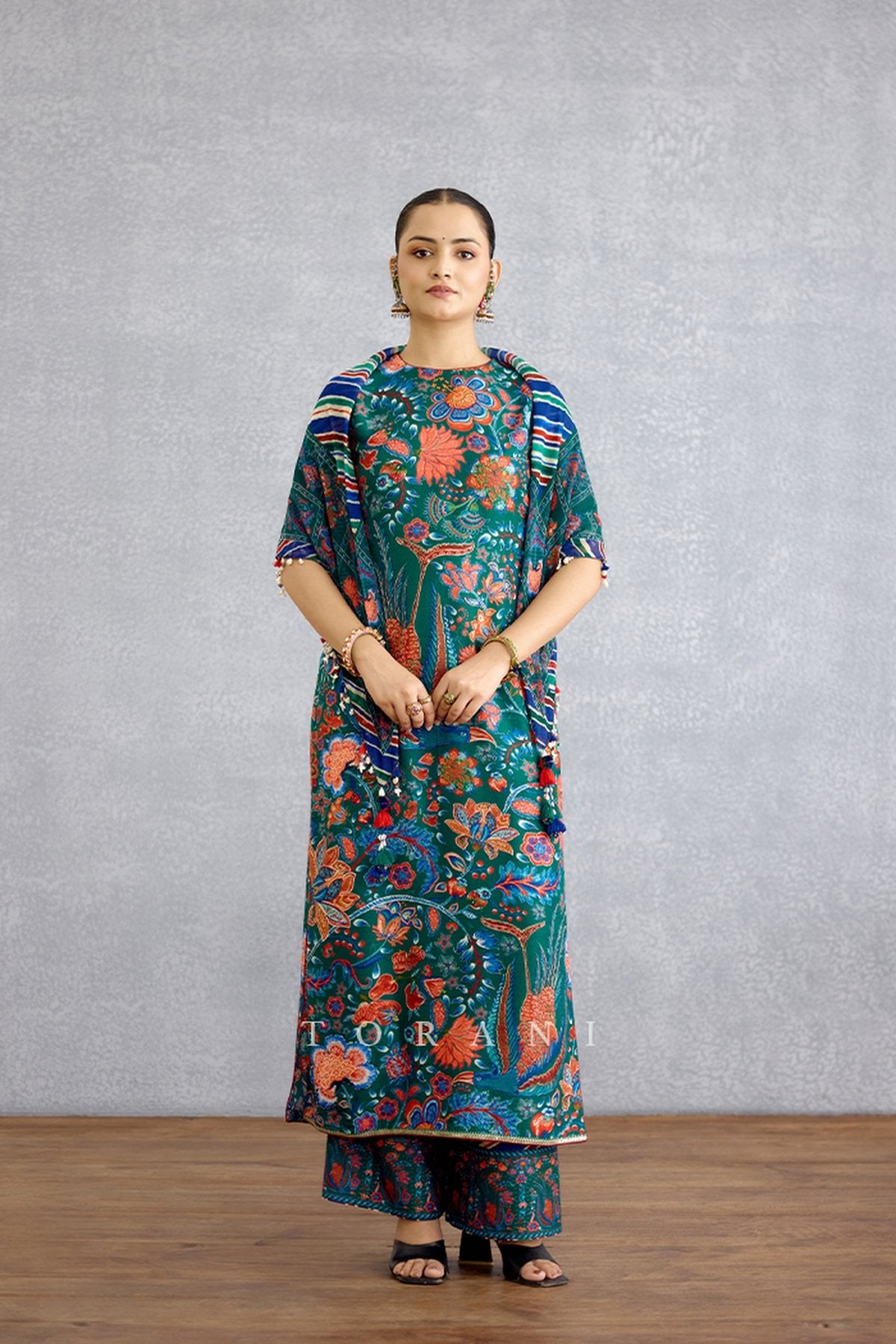 Mayurika Anura Scarf