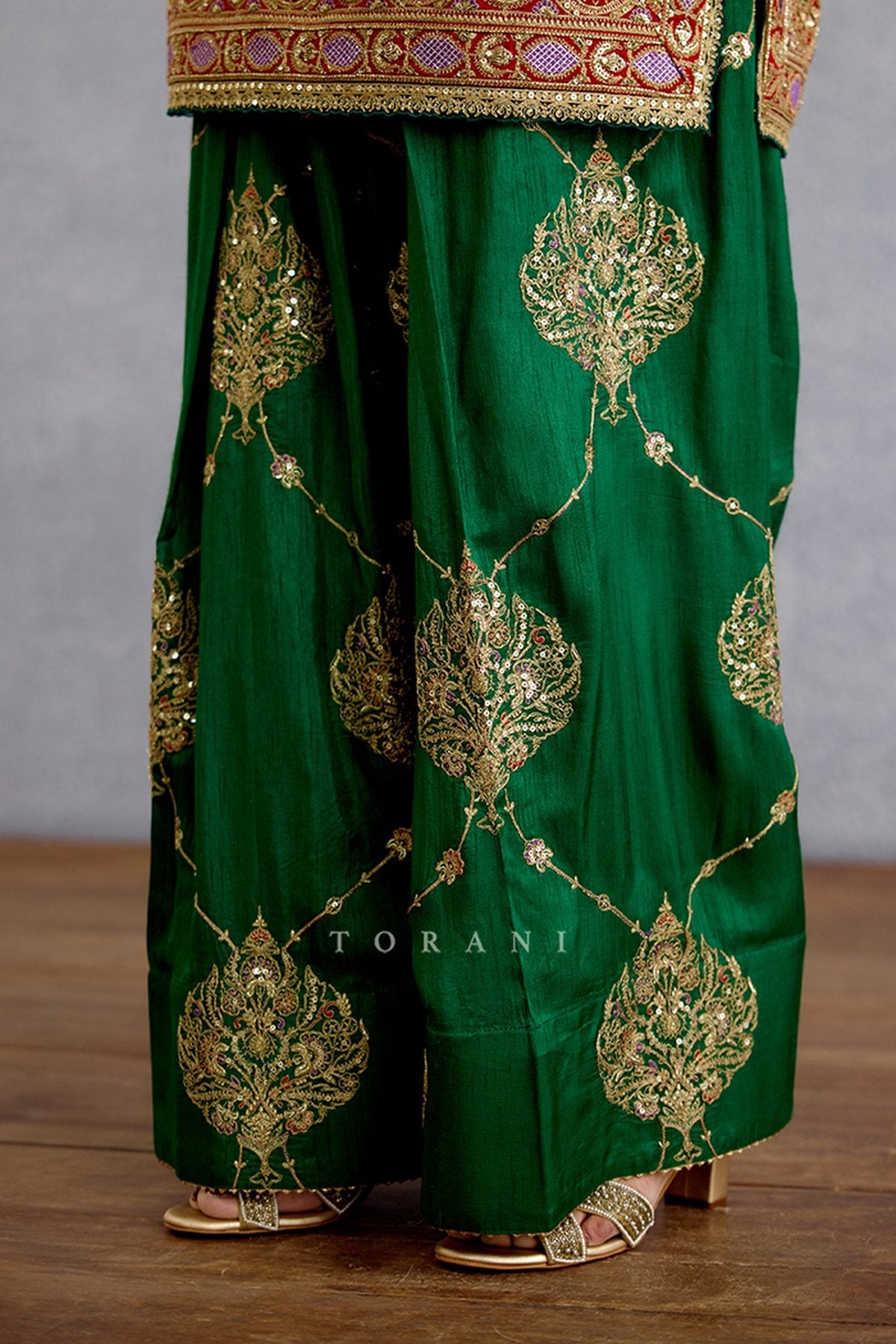 Mehrang Amna Kurta Set