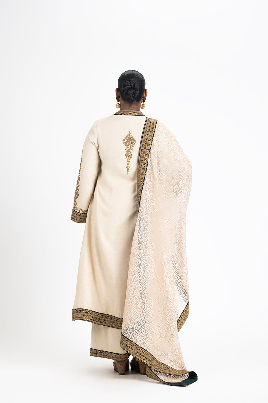 Cream Matka Silk Kurta Palazo With Organza Odhini