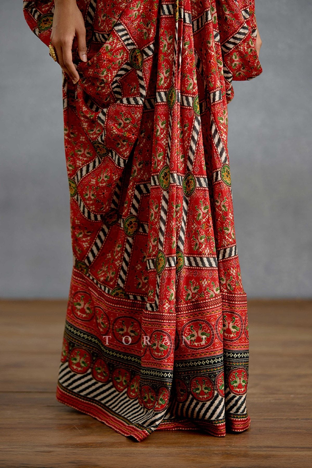 Raktika Patola Kaftan
