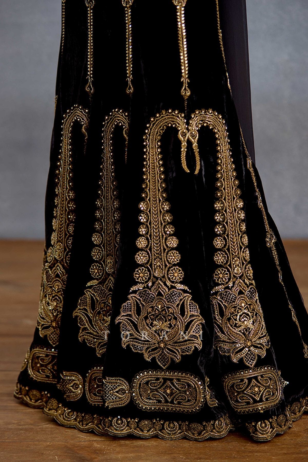 Siyahi Vanya Lehenga Set