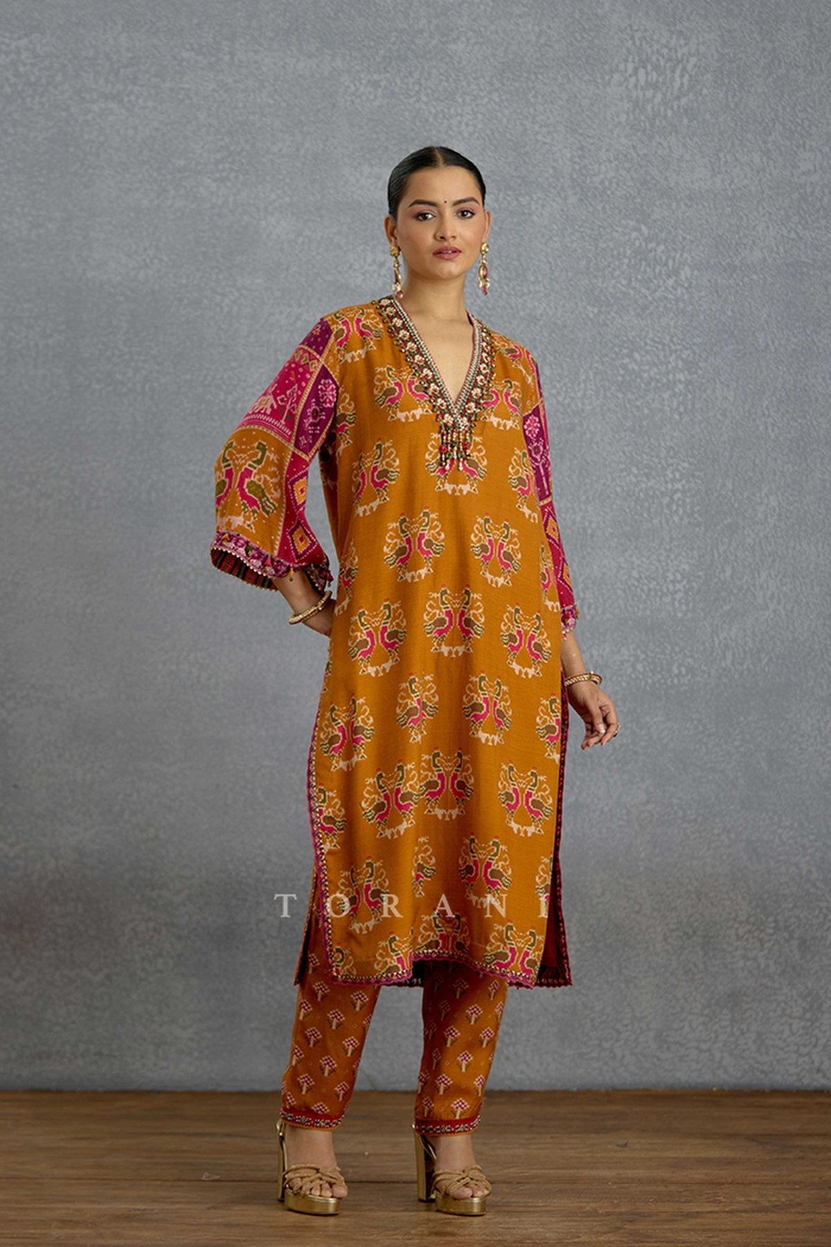 Sunehri Virasa Patola Kurta Set