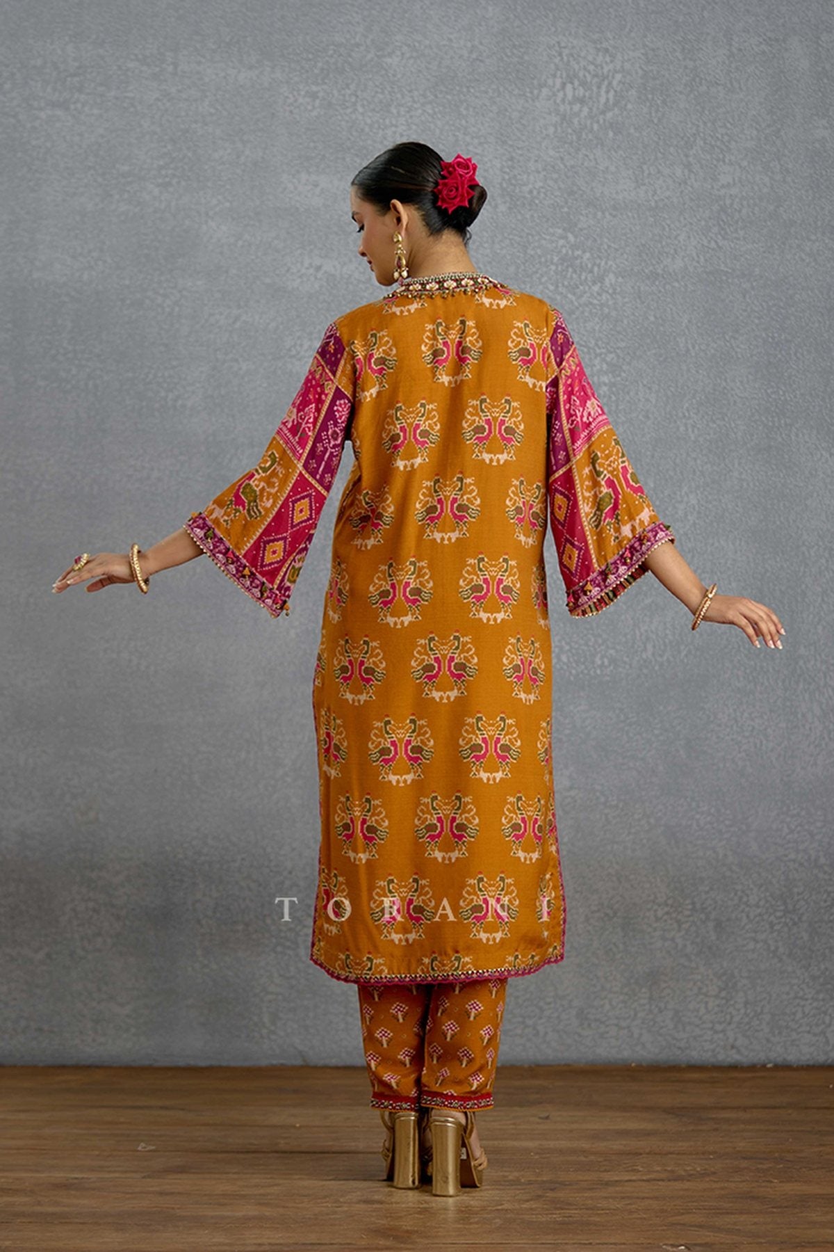 Sunehri Virasa Patola Kurta Set