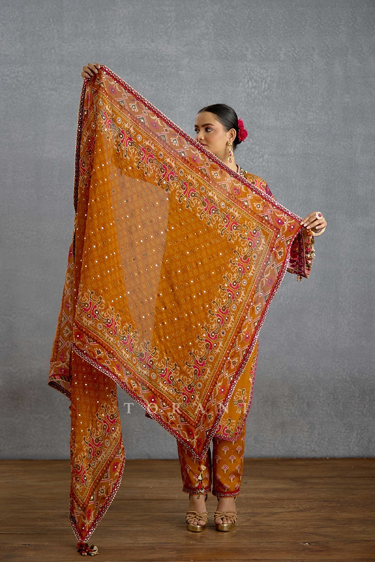 Sunehri Virasa Patola Kurta Set
