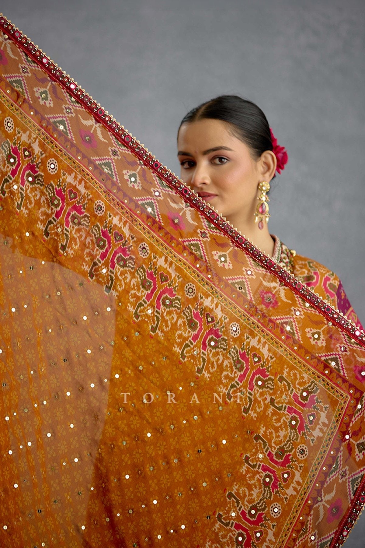 Sunehri Virasa Patola Kurta Set