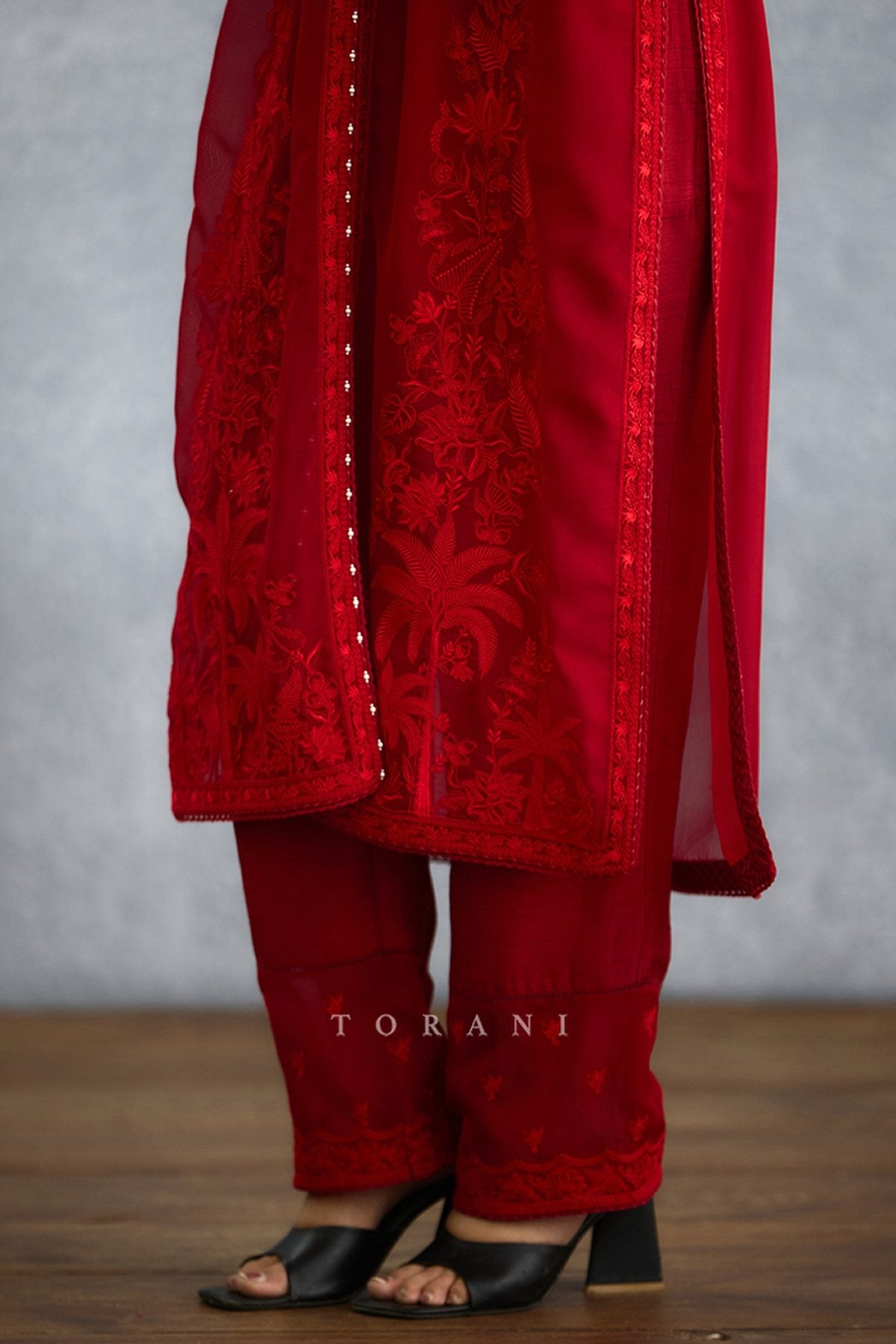 Surkh Udita Kurta Set