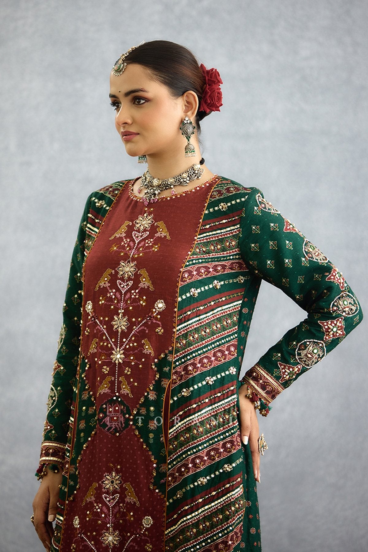 Trinaja Surkhi Pranshi Kurta Set