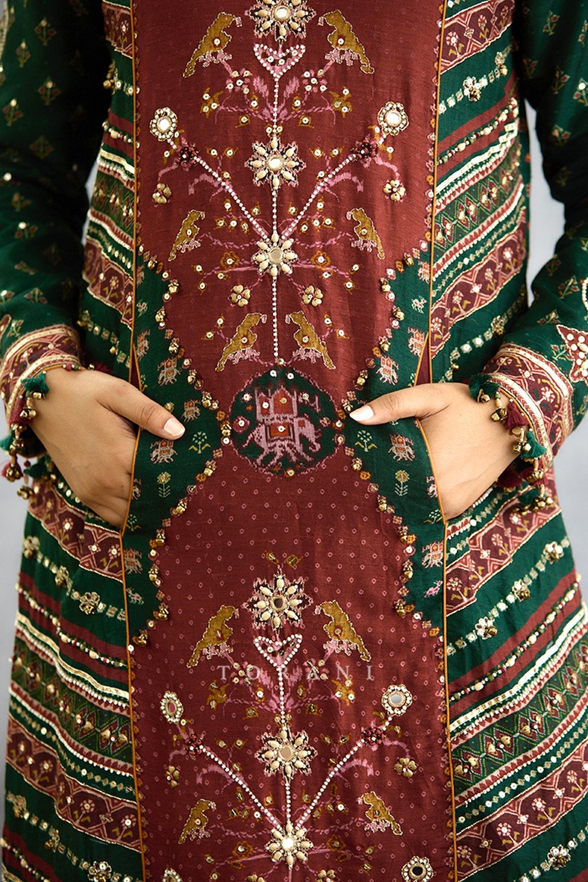 Trinaja Surkhi Pranshi Kurta Set