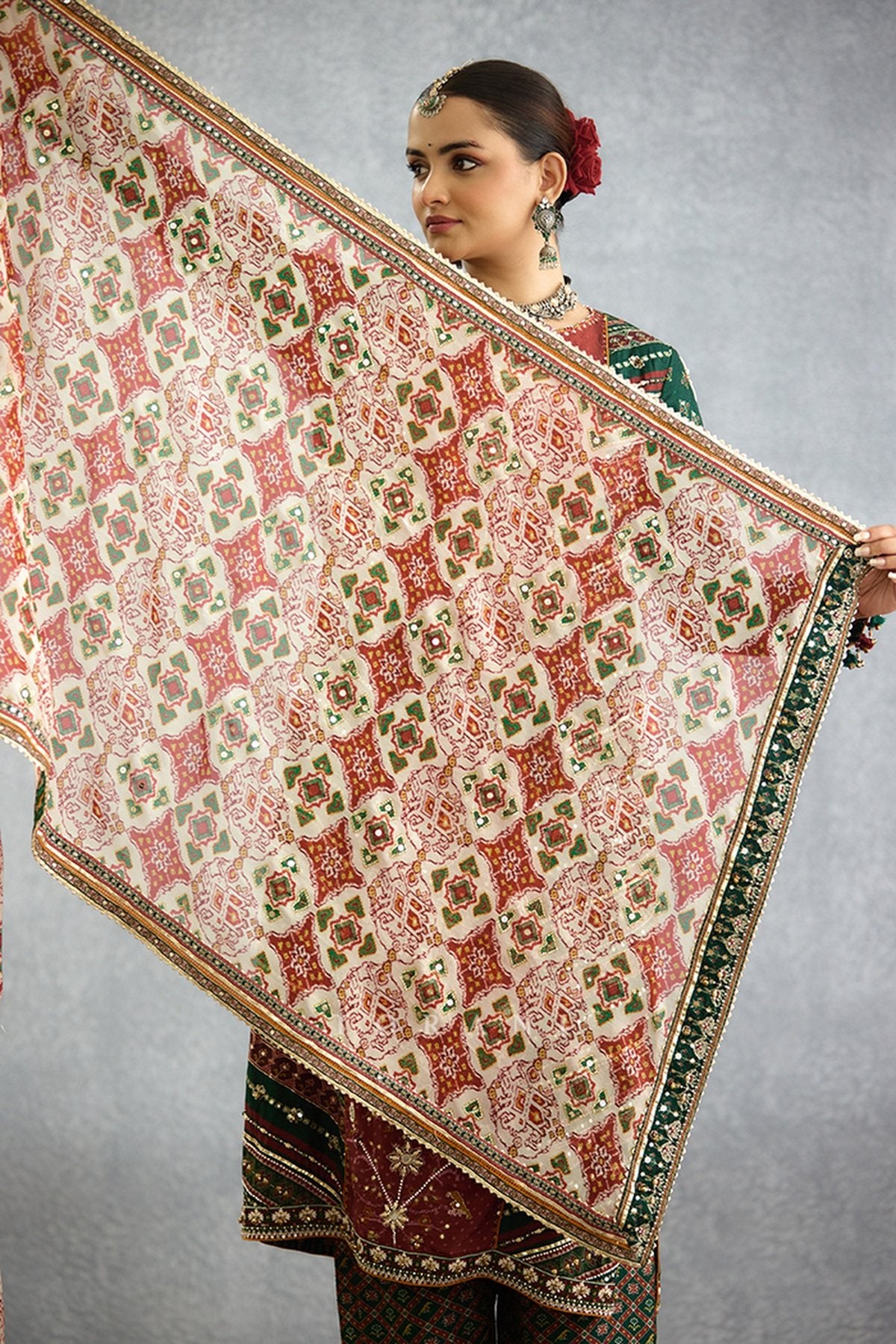 Trinaja Surkhi Pranshi Kurta Set